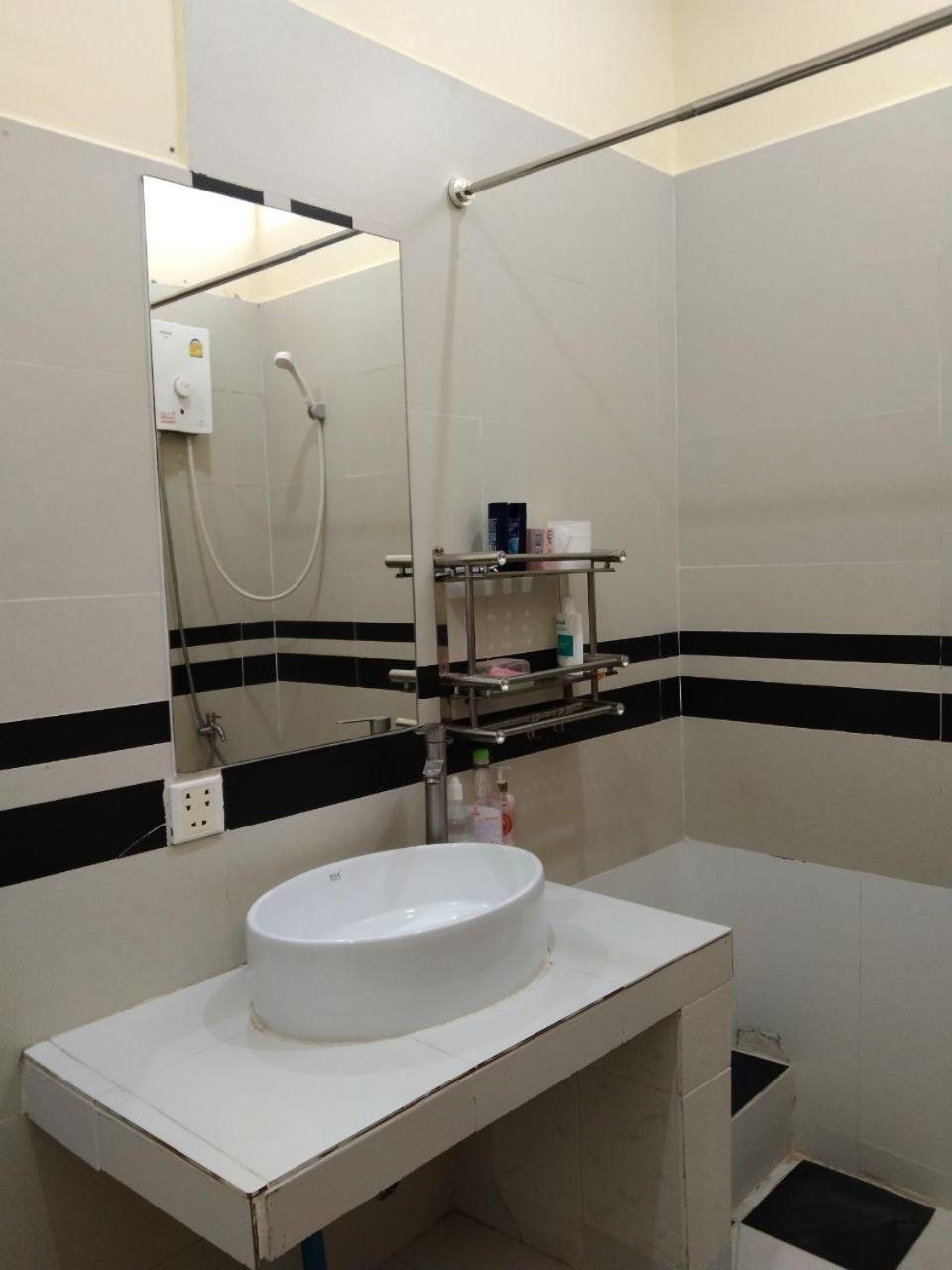 Room 12 - Studio In A Villa 5Mn Walk From The Royal Palace With Swimming Pool Phnom Penh Ngoại thất bức ảnh